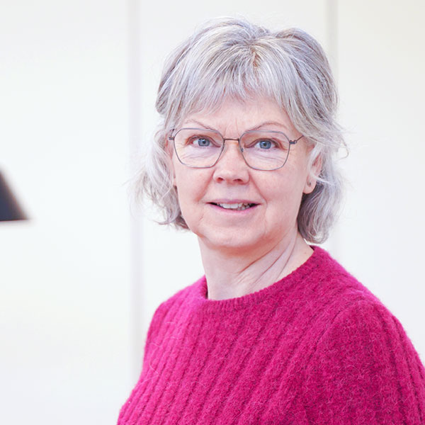 4_4 Anne Marie