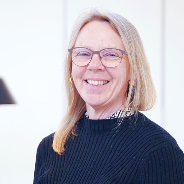 8_8 Mary-Anne Brixen, Leder